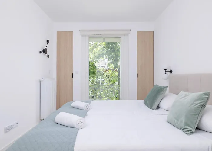 Krowoderska Apartment With Balcony Near City Center By Rent Like Home