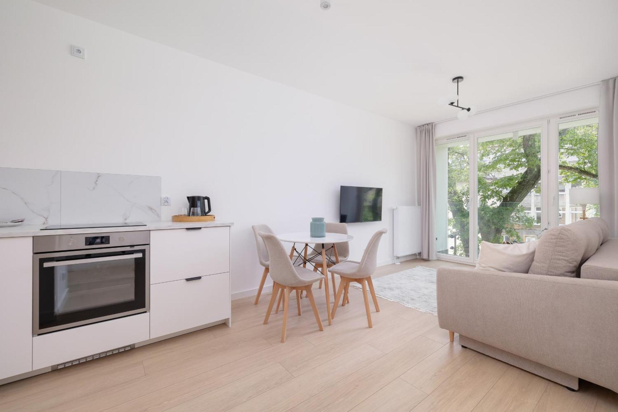 Krowoderska With Balcony Near Center By Rent Like Leilighet *